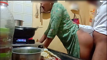 Sexy Indian housewife pleasures herself while cooking